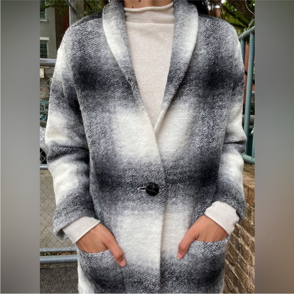Aritzia Wilfred Free Off Duty Wool Blend Jacket. Black and white plaid. Size S